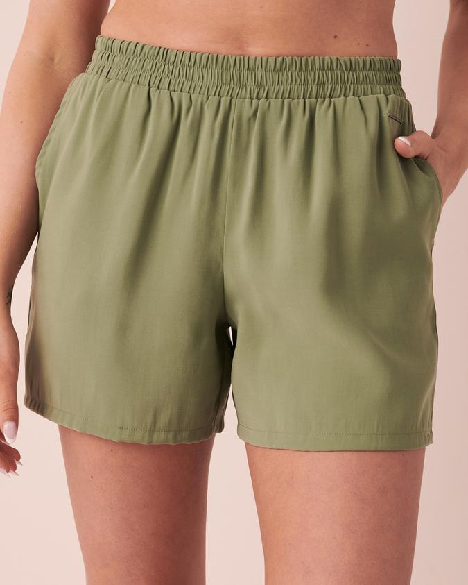 la Vie en Rose Women’s Khaki Shorts with Pockets