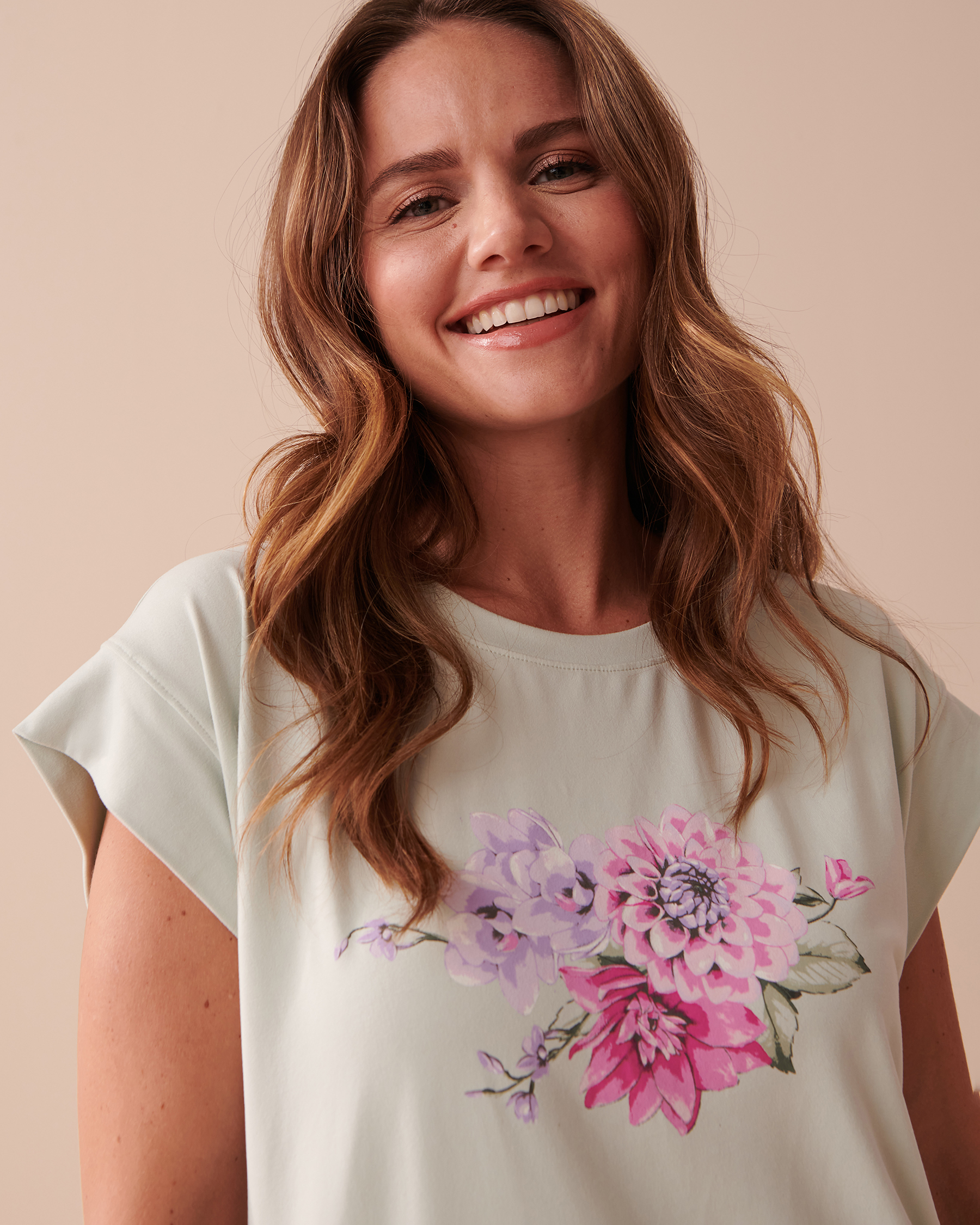 la Vie en Rose Women’s Frozen Mint Floral Super Soft Crew Neck T-shirt