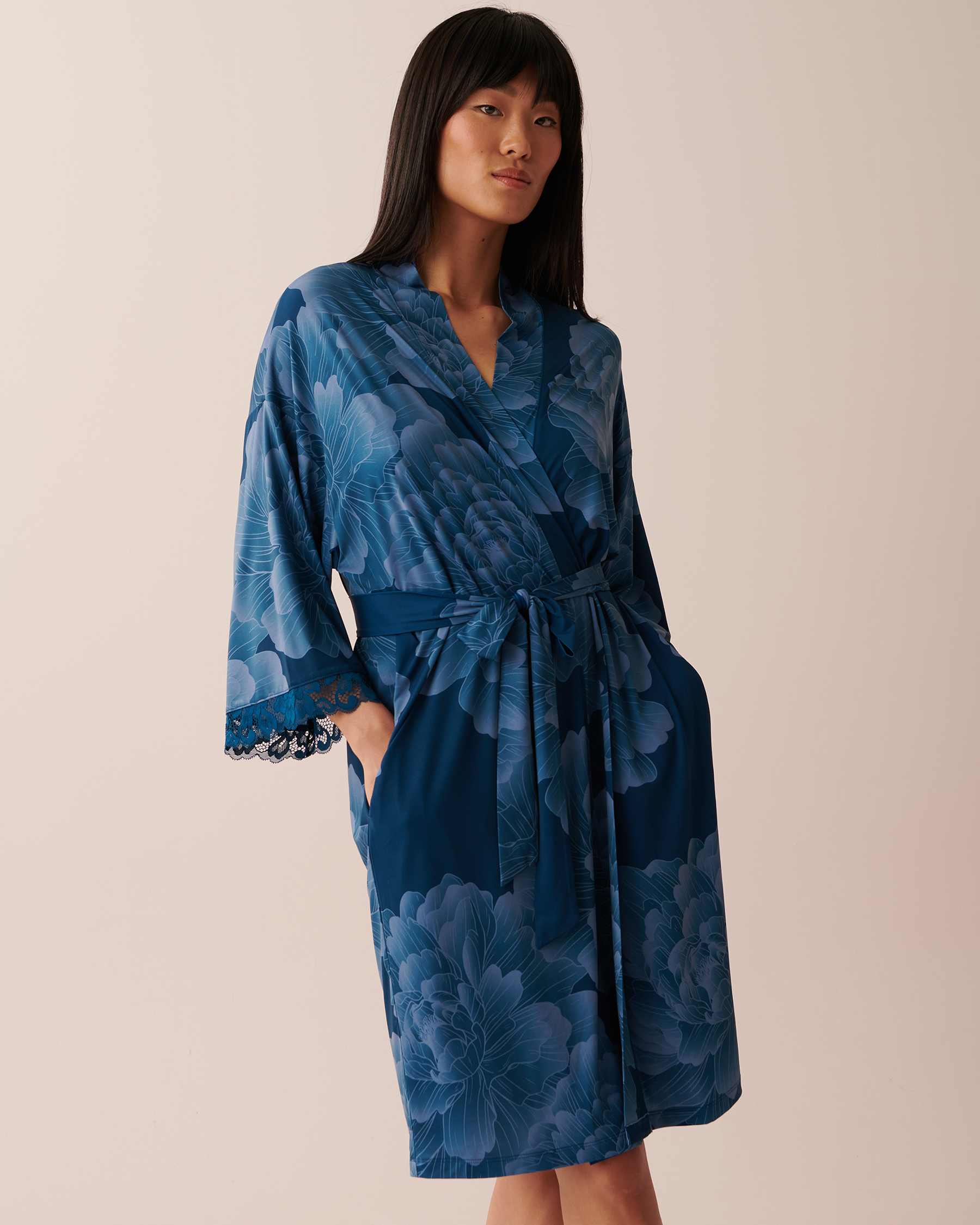 la Vie en Rose Women’s IMMERSIVE PEONY Recycled Fibers Lace Trim Kimono