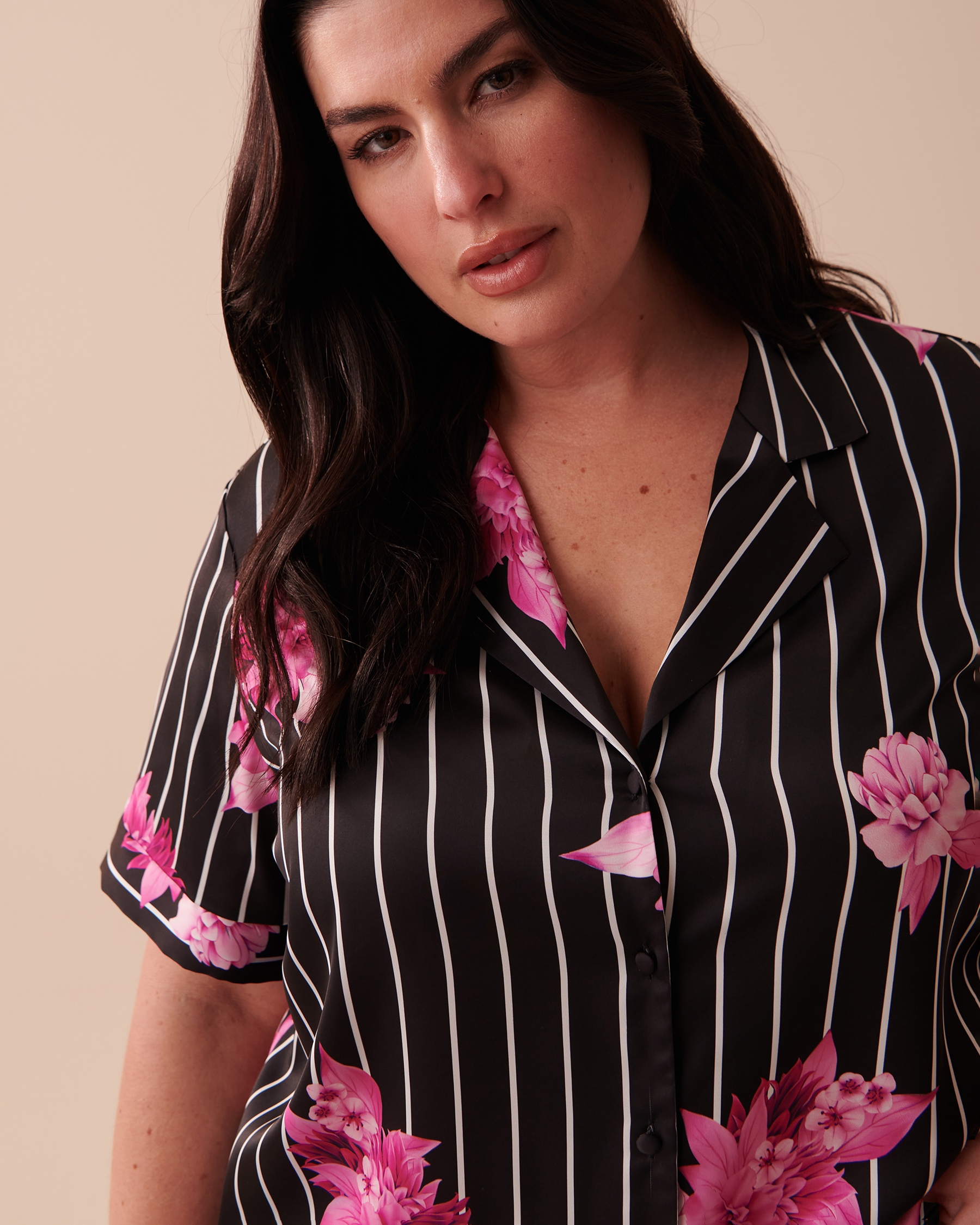 la Vie en Rose Women’s Bold Stripes Satin Short Sleeve Button-down Shirt