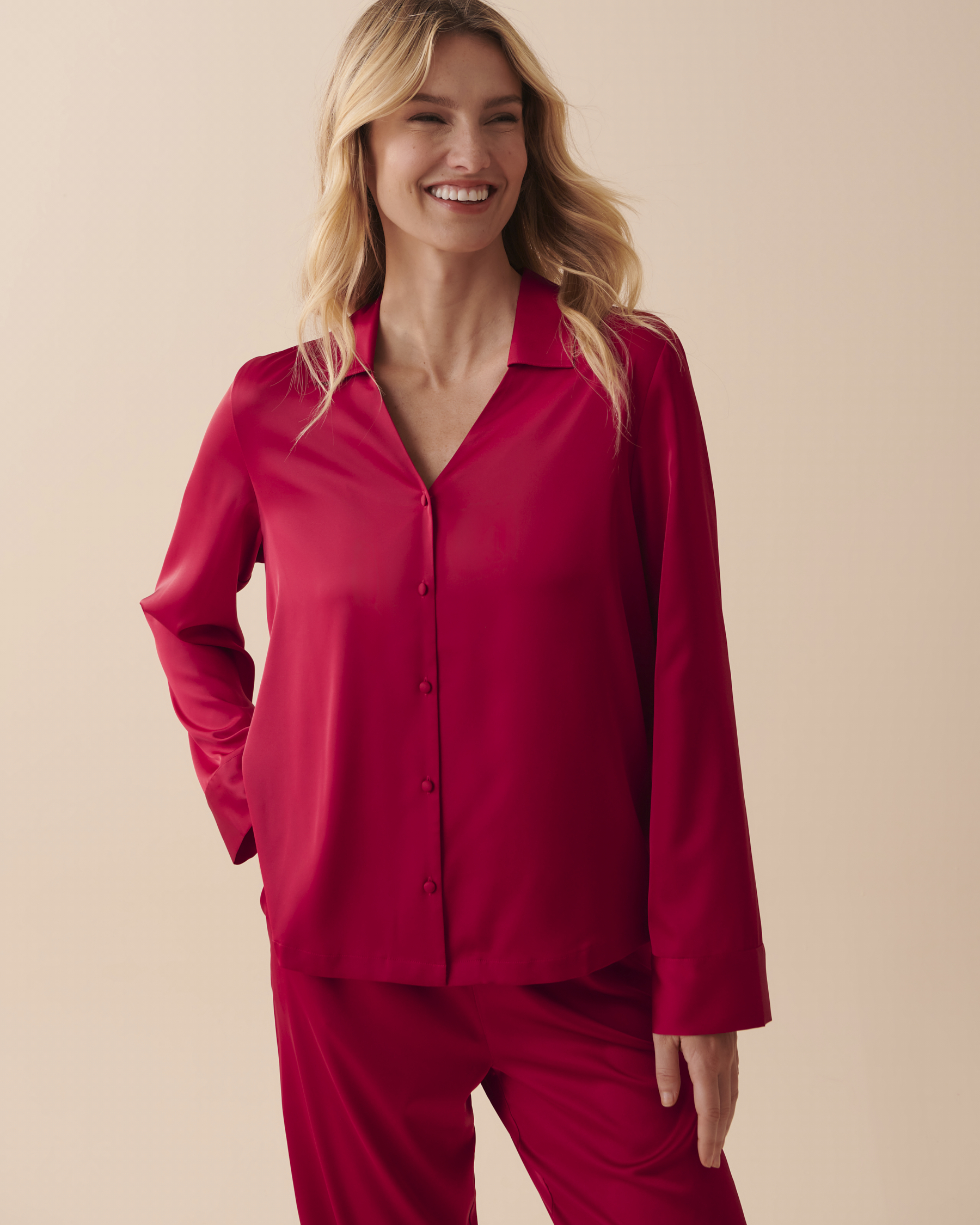 la Vie en Rose Women’s Jingle Red Satin Long Sleeve Button-down Shirt