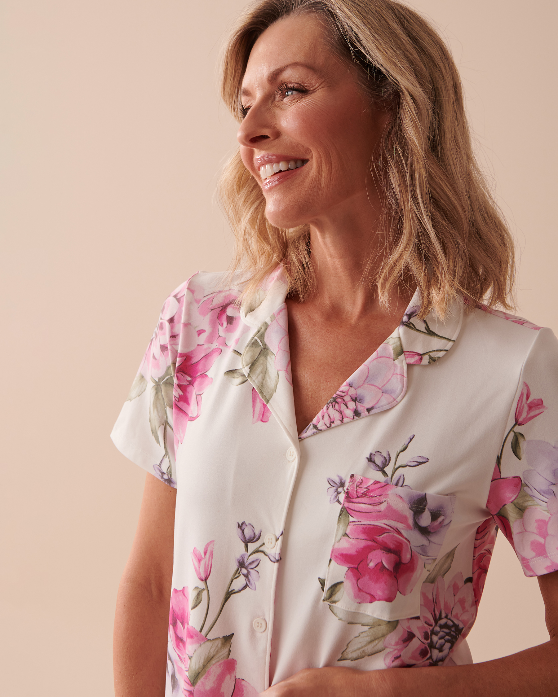 la Vie en Rose Women’s Peonies Garden Floral Super Soft Button-down Shirt