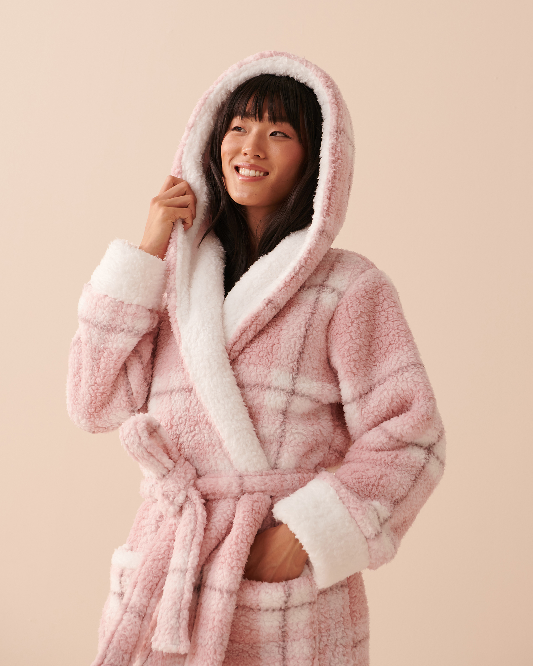 la Vie en Rose Women’s Pink Plaid Sherpa Plaid Robe