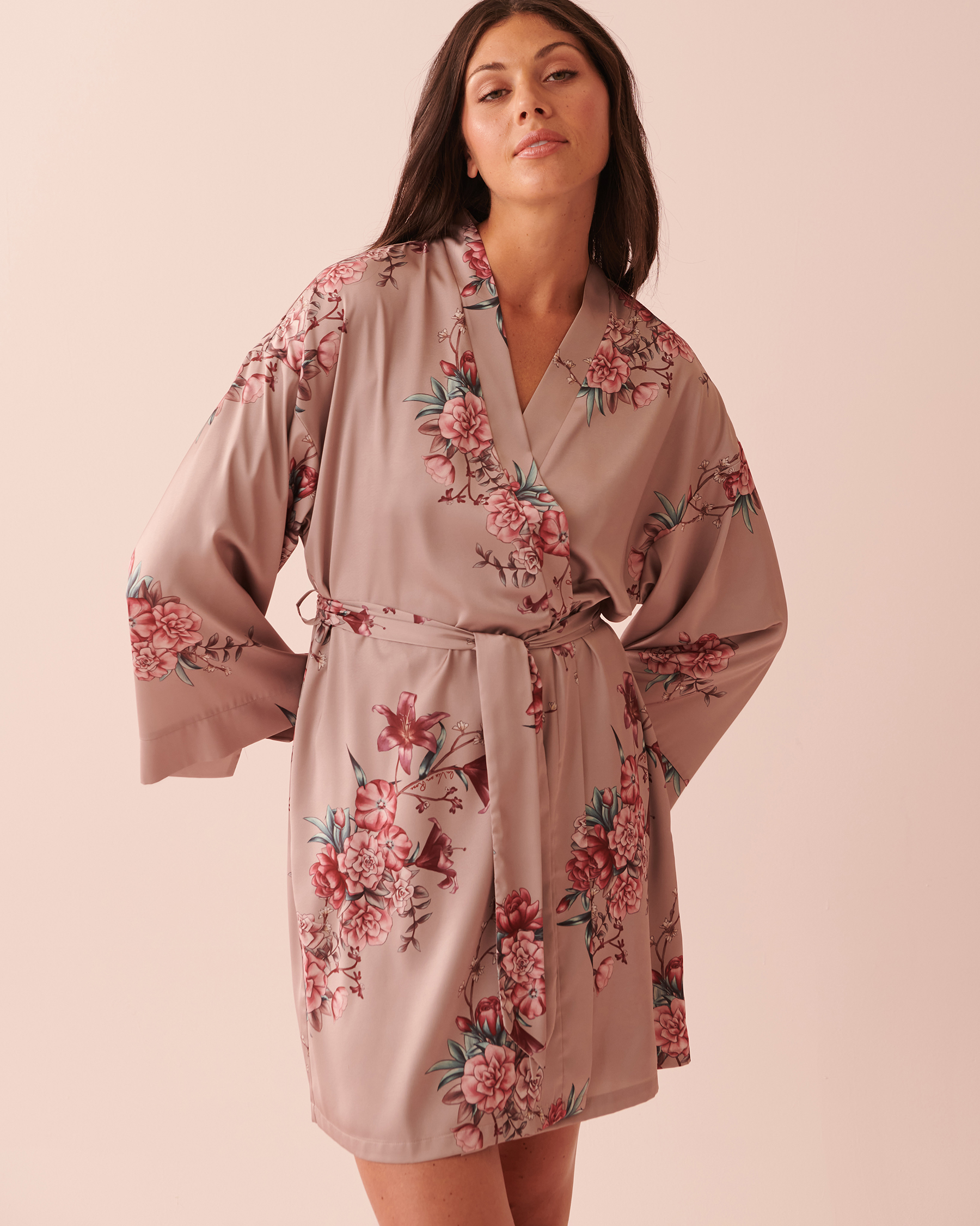 la Vie en Rose Women’s AUTUMN FLORAL BREEZE Maxi Lenght Satin Kimono