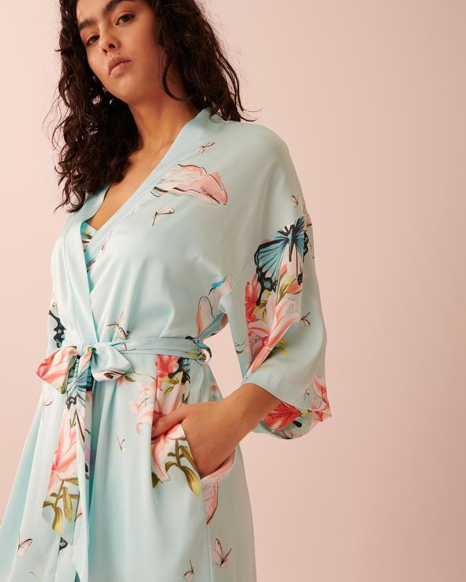 la Vie en Rose Women’s Flourishing Satin Kimono