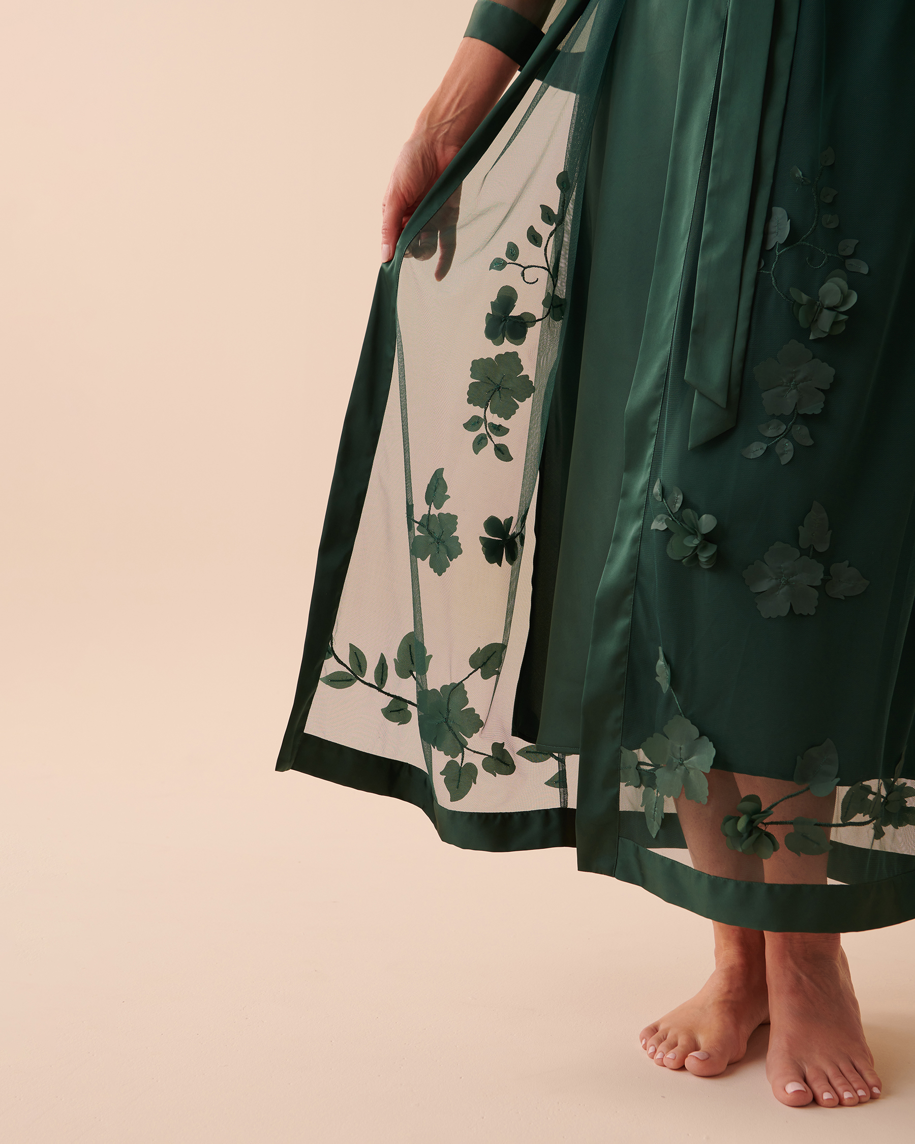 la Vie en Rose Women’s Pine Green Long Sheer Mesh Floral Kimono