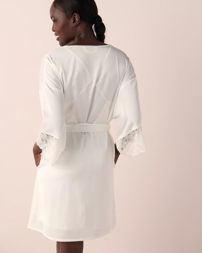 la Vie en Rose Women’s White Lace Trim Satin Kimono
