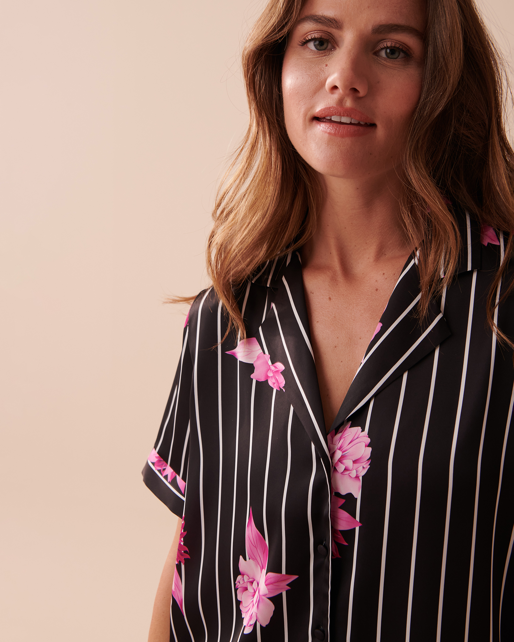 la Vie en Rose Women’s Bold Stripes Satin Short Sleeve Button-down Shirt