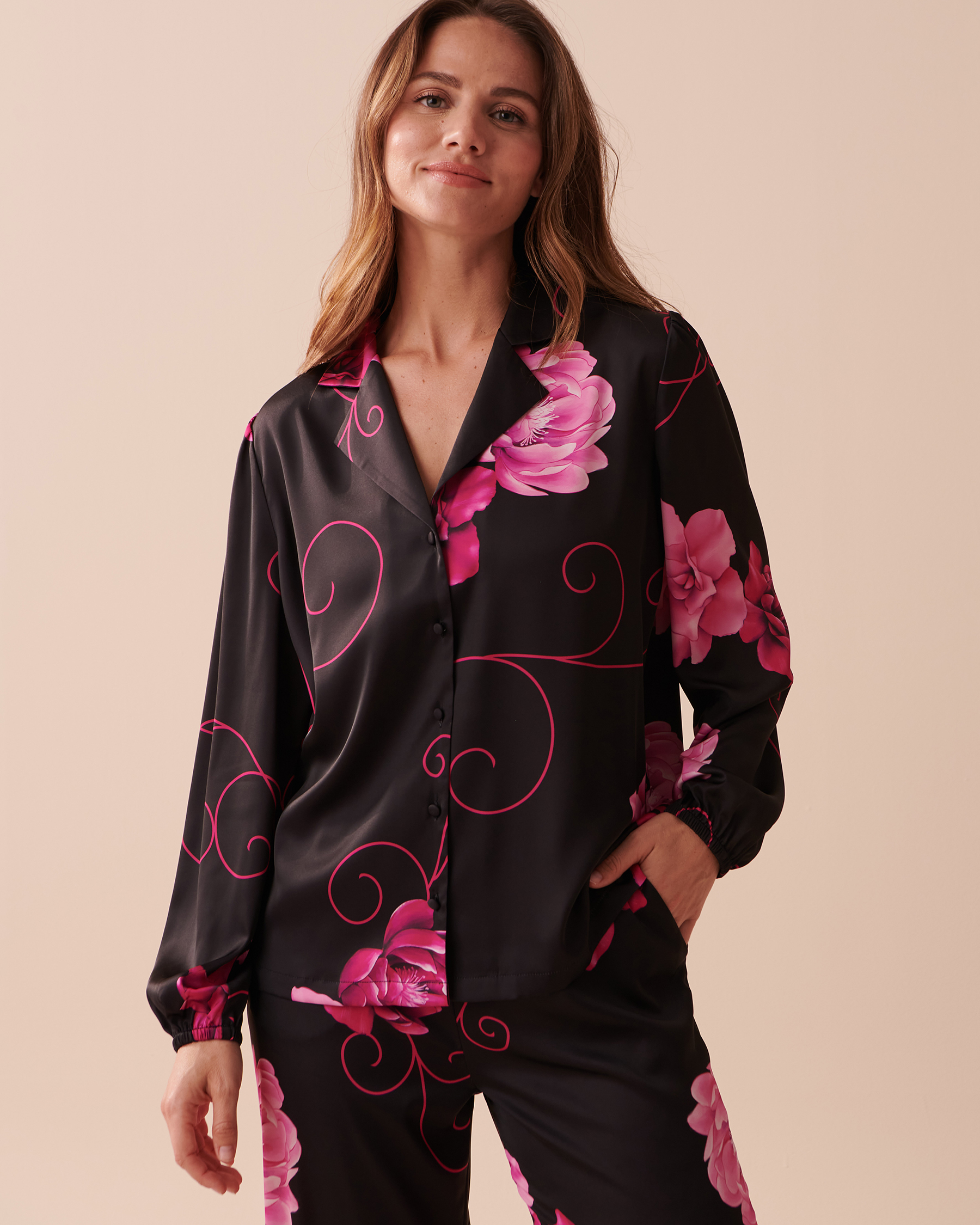 la Vie en Rose Women’s Bold peonies Satin Long Sleeve Button-down Shirt