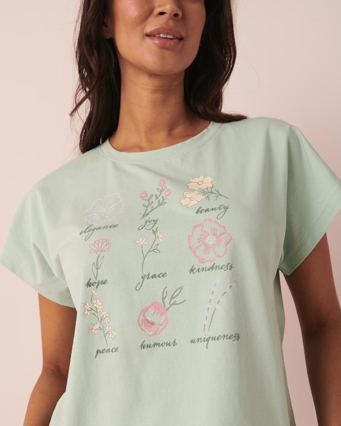 la Vie en Rose Women’s Blue Embroidery T-shirt